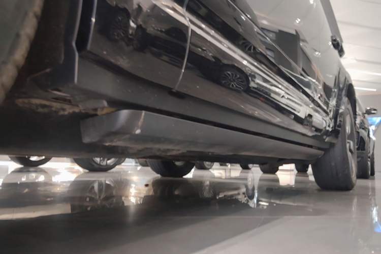 Used Land Rover Defender 2022 110 P400 X-DYNAMIC HSE Left Side Sill
