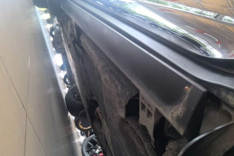 Used Land Rover Defender 2022 110 P400 X-DYNAMIC HSE Left Side Sill