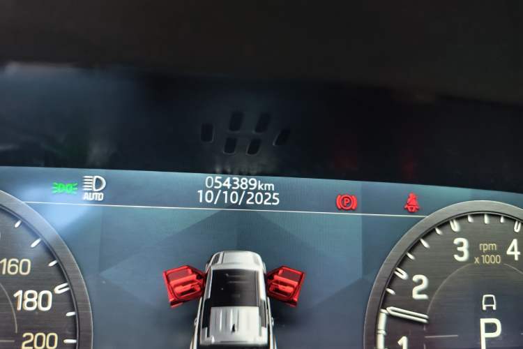 Used Land Rover Defender 2022 110 P400 Dark Edition Odometer Close Up