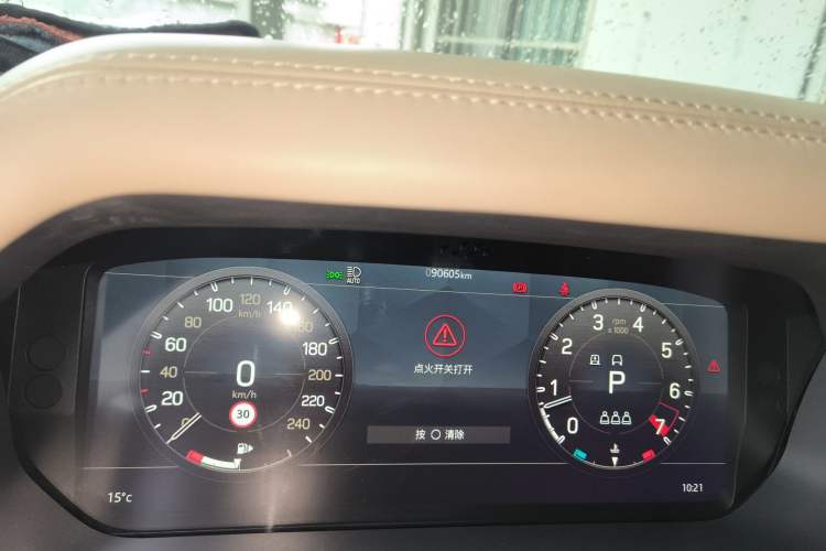 Used Land Rover Defender 2022 90 2.0T P300 Tiger-Power Ambition Edition Odometer Close Up