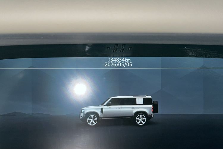 Used Land Rover Defender 2022 110 P400 X-DYNAMIC HSE Odometer Close Up
