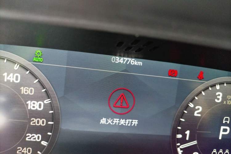 Used Land Rover Defender 2022 110 P400 X-DYNAMIC HSE Odometer Close Up