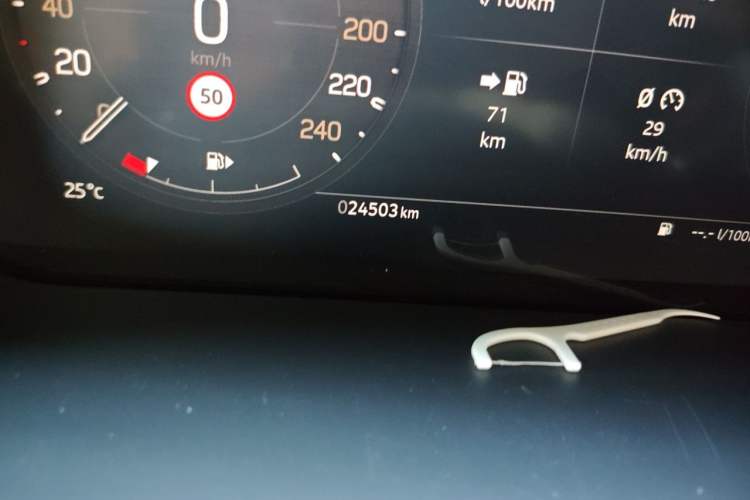Used Land Rover Defender 2022 90 3.0T P400 XS Odometer Close Up