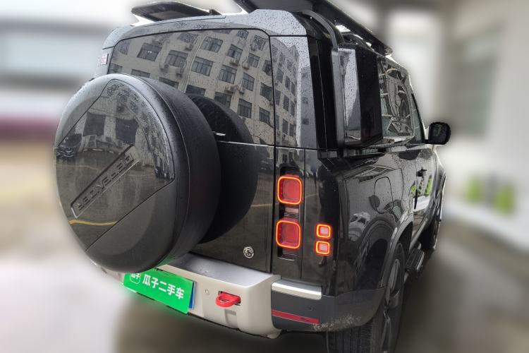 Used Land Rover Defender 2022 90 2.0T P300 Tiger-Power Ambition Edition Rear Right 45 Deg