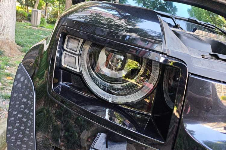 Used Land Rover Defender 2022 110 P400 Dark Edition Right Front Headlight