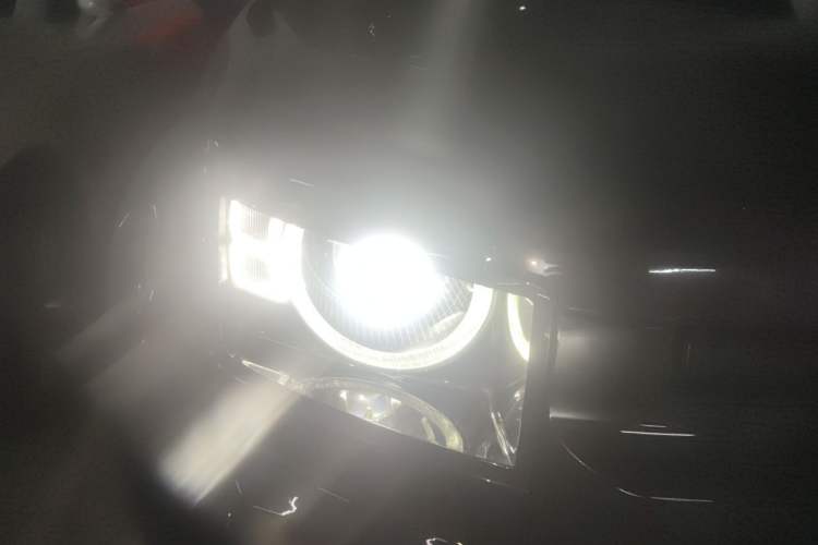 Used Land Rover Defender 2022 110 P400 X-DYNAMIC HSE Right Front Headlight
