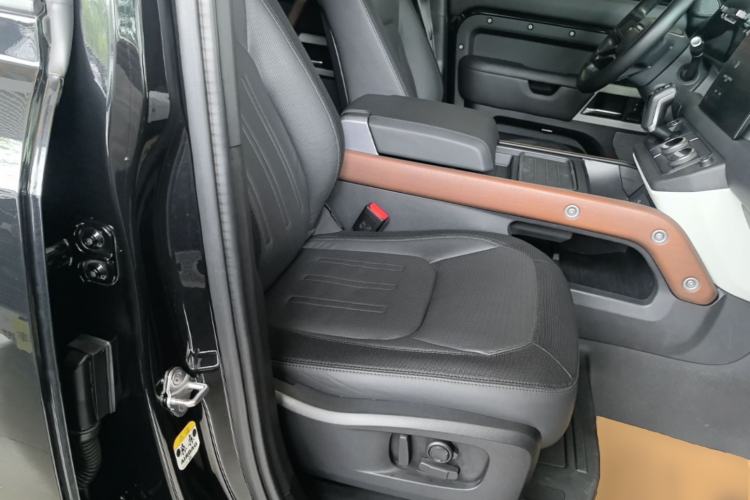 Used Land Rover Defender 2022 110 P400 X-DYNAMIC HSE Right Front Seat