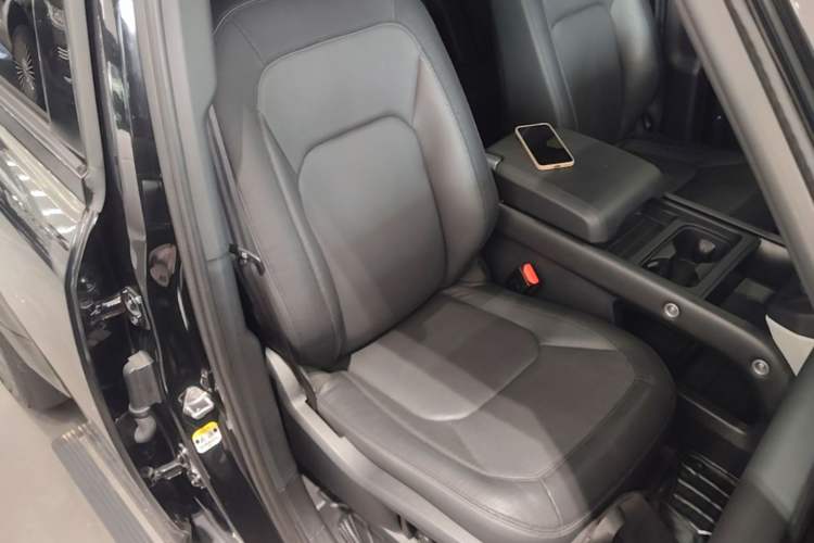 Used Land Rover Defender 2022 110 P400 X-DYNAMIC HSE Right Front Seat