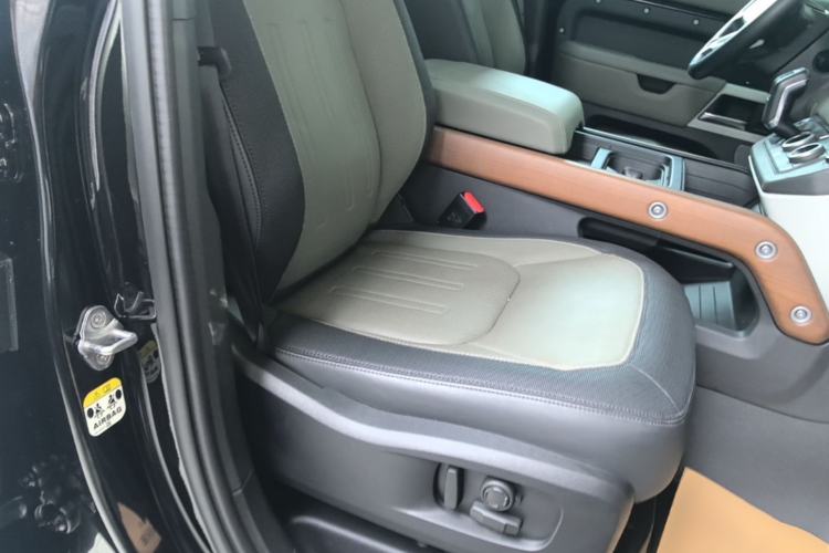 Used Land Rover Defender 2022 110 P400 X-DYNAMIC HSE Right Front Seat