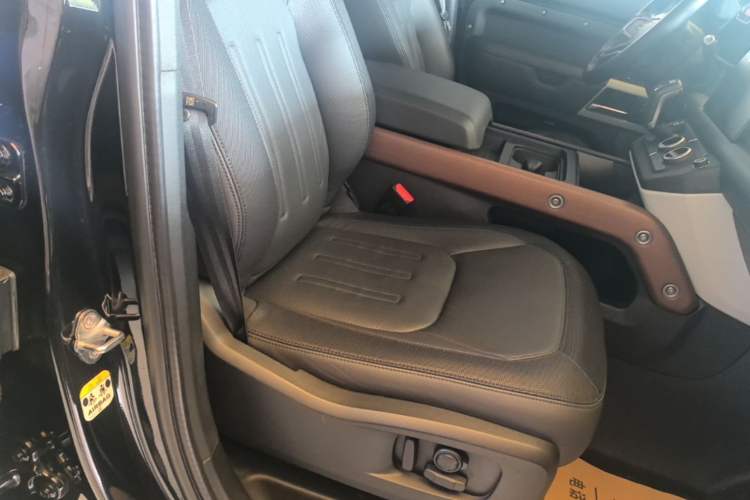 Used Land Rover Defender 2022 110 P400 X-DYNAMIC HSE Right Front Seat
