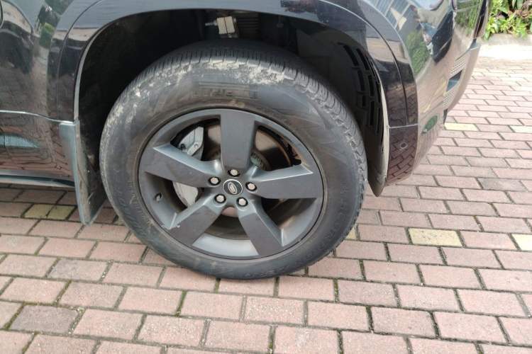 Used Land Rover Defender 2022 110 P400 X-DYNAMIC HSE Right Front Wheel Hub