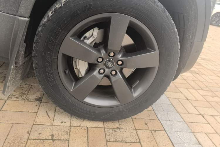 Used Land Rover Defender  Right Front Wheel Hub