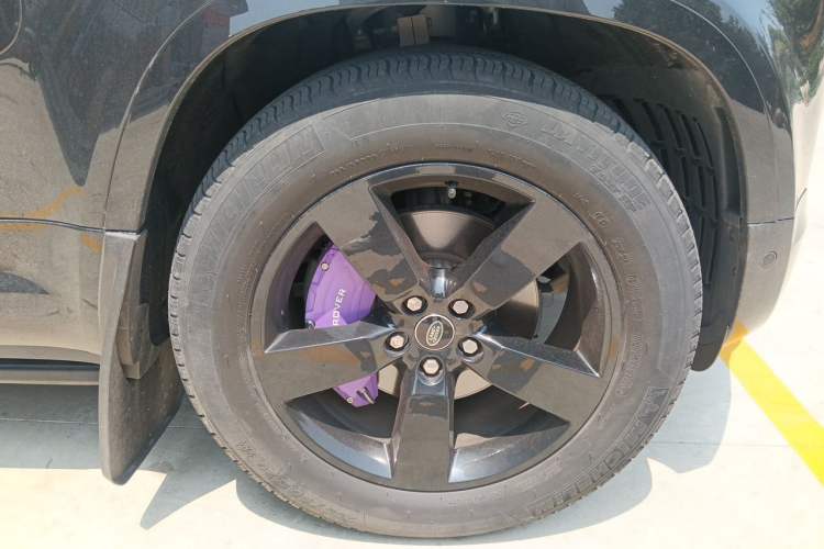 Used Land Rover Defender  Right Front Wheel Hub