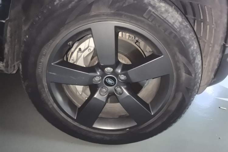 Used Land Rover Defender 2022 110 P400 X-DYNAMIC HSE Right Front Wheel Hub