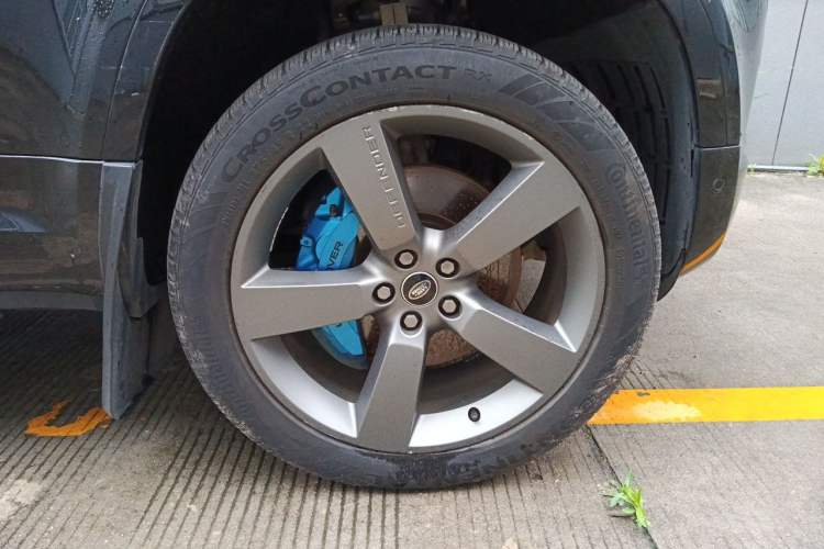 Used Land Rover Defender  Right Front Wheel Hub