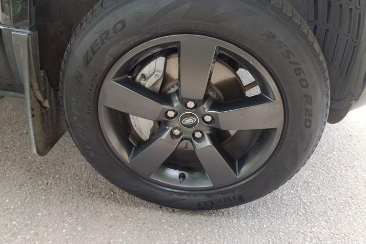 Used Land Rover Defender 2022 110 P400 X-DYNAMIC HSE Right Front Wheel Hub