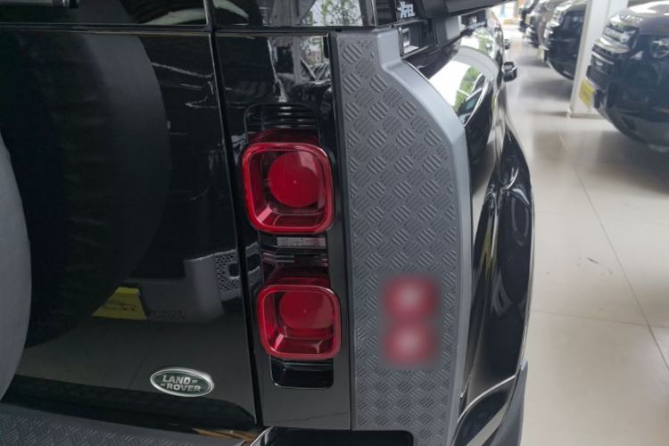 Used Land Rover Defender 2022 110 P400 X-DYNAMIC HSE Right Rear Taillight