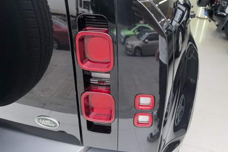 Used Land Rover Defender 2022 110 P400 X-DYNAMIC HSE Right Rear Taillight