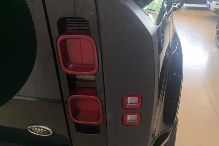 Used Land Rover Defender 2022 110 P400 X-DYNAMIC HSE Right Rear Taillight