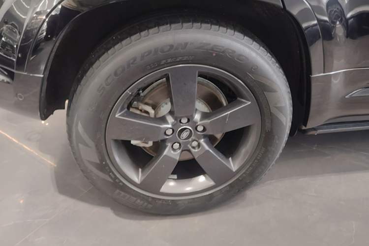 Used Land Rover Defender 2022 110 P400 X-DYNAMIC HSE Right Rear Wheel Hub