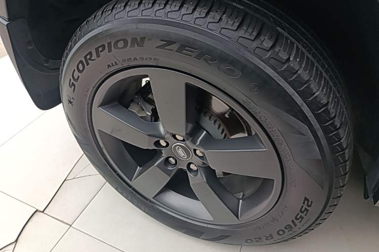 Used Land Rover Defender 2022 110 P400 X-DYNAMIC HSE Right Rear Wheel Hub