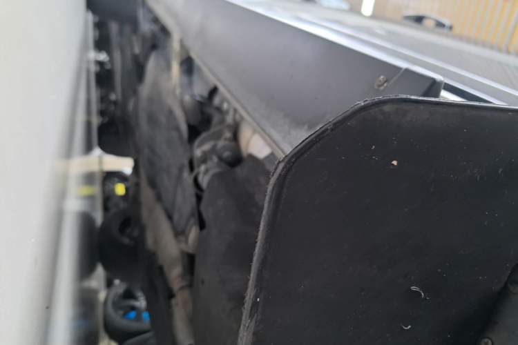 Used Land Rover Defender 2022 110 P400 X-DYNAMIC HSE Right Side Sill