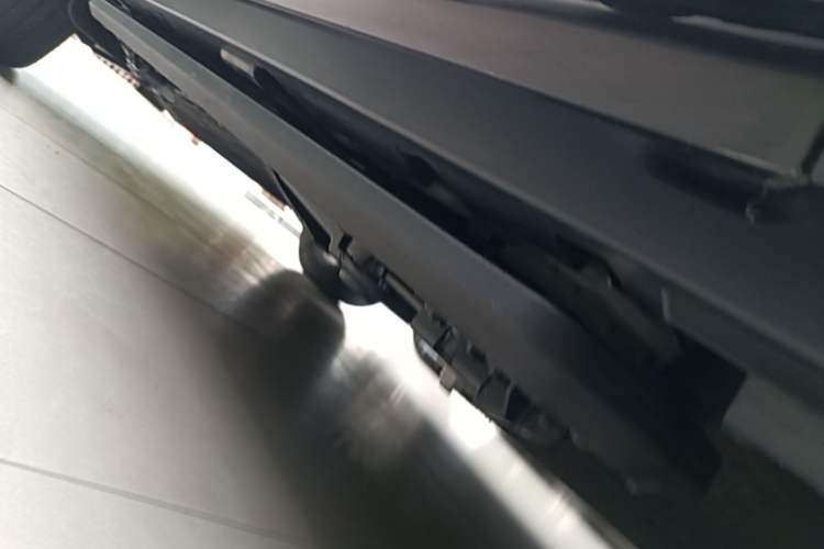 Used Land Rover Defender 2022 110 P400 X-DYNAMIC HSE Right Side Sill