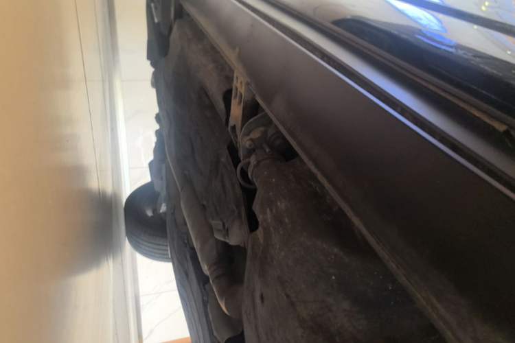 Used Land Rover Defender 2022 110 P400 X-DYNAMIC HSE Right Side Sill