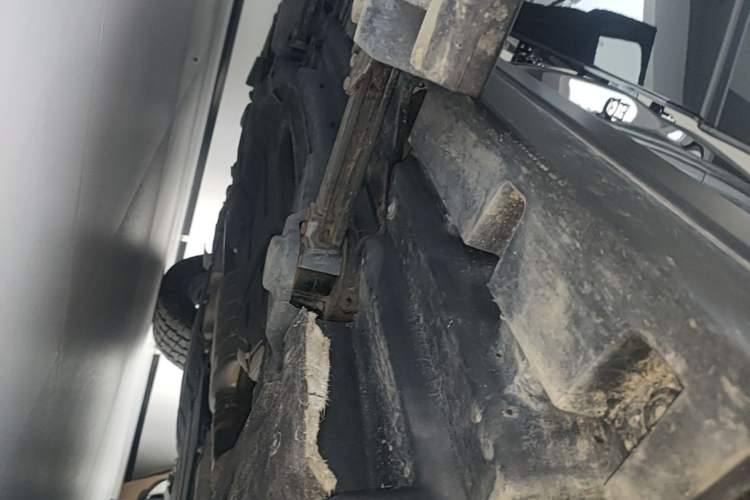 Used Land Rover Defender 2022 110 P400 X-DYNAMIC HSE Right Side Sill
