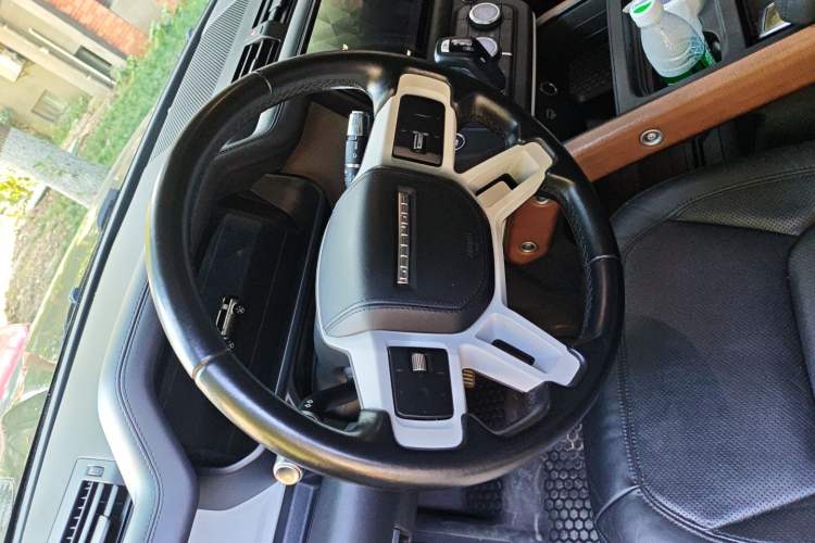 Used Land Rover Defender 2022 110 P400 Dark Edition Steering Wheel