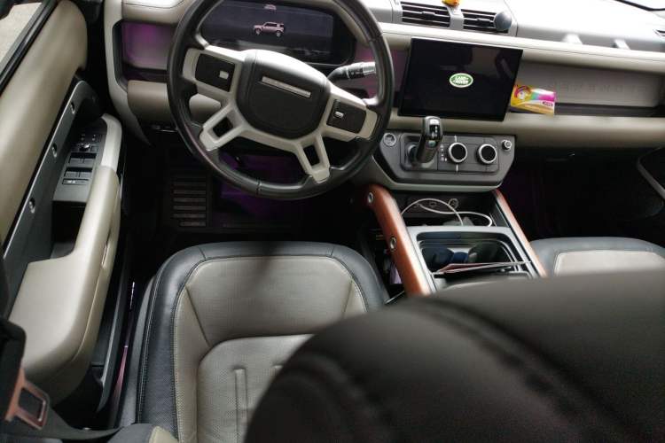 Used Land Rover Defender 2022 110 P400 X-DYNAMIC HSE Steering Wheel