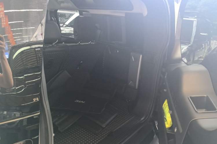 Used Land Rover Defender 2022 110 P400 X-DYNAMIC HSE Trunk
