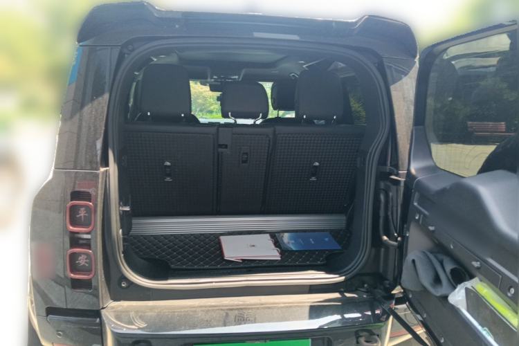 Used Land Rover Defender  Trunk