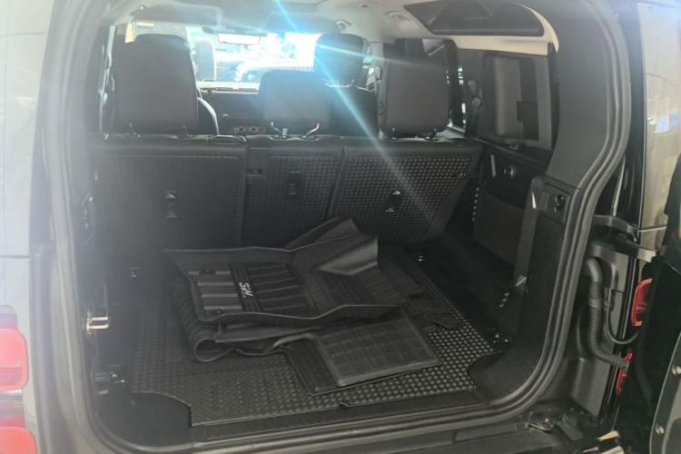 Used Land Rover Defender 2022 110 P400 X-DYNAMIC HSE Trunk