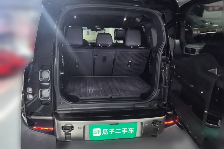 Used Land Rover Defender 2022 110 P400 X Trunk