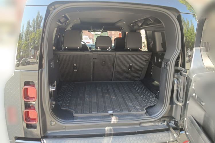 Used Land Rover Defender 2022 110 P400 X Trunk