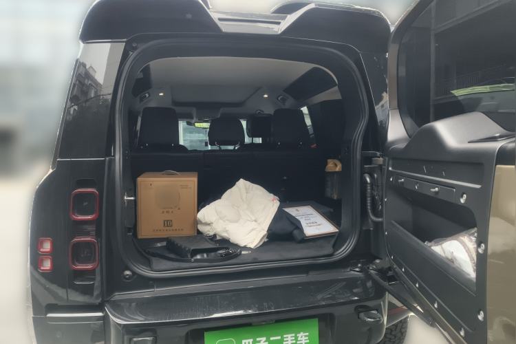 Used Land Rover Defender 2022 110 P400 X-DYNAMIC HSE Trunk