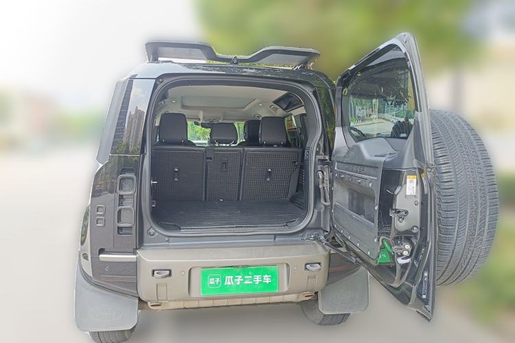 Used Land Rover Defender 2022 110 P400 X-DYNAMIC HSE Trunk
