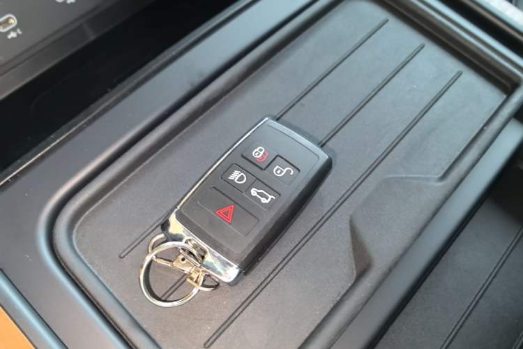 Used Land Rover Defender 2022 110 P400 X-DYNAMIC HSE Vehicle Key