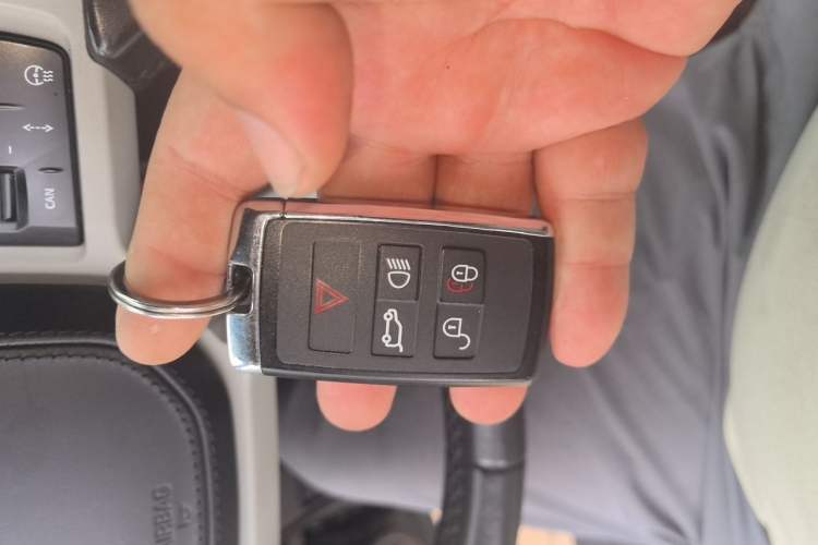 Used Land Rover Defender  Vehicle Key