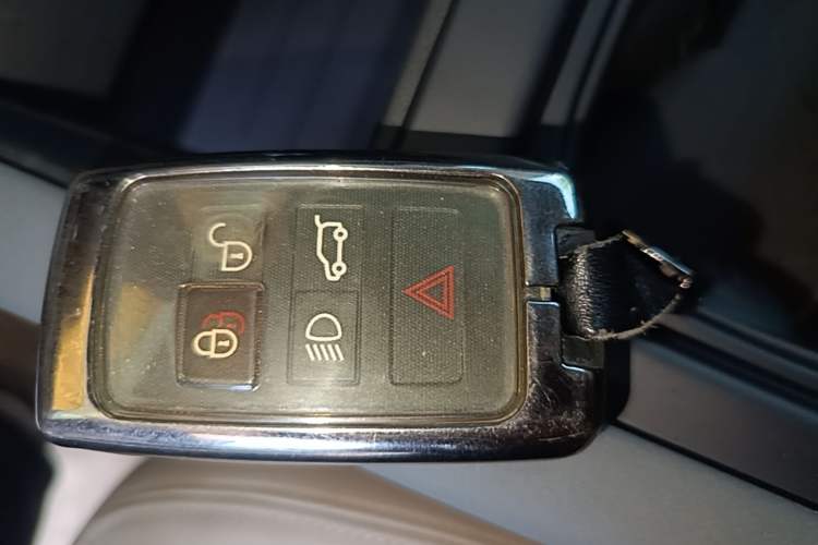 Used Land Rover Defender 2022 90 3.0T P400 XS Vehicle Key