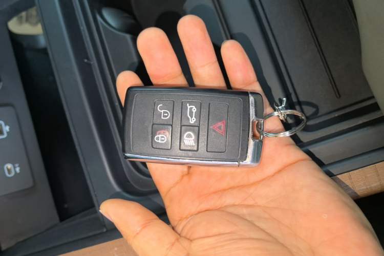 Used Land Rover Defender 2022 110 P400 X-DYNAMIC HSE Vehicle Key