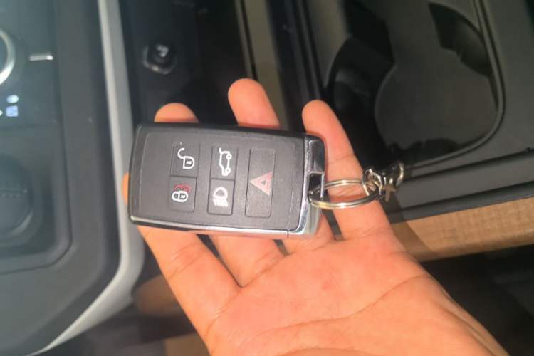 Used Land Rover Defender 2022 110 P400 X-DYNAMIC HSE Vehicle Key