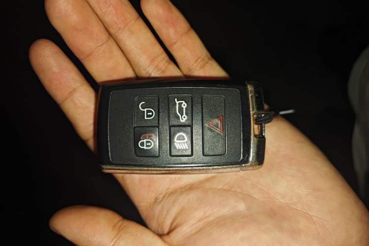 Used Land Rover Defender 2022 90 3.0T P400 XS Vehicle Key