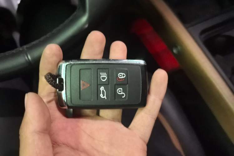 Used Land Rover Defender 2022 110 P400 X Vehicle Key