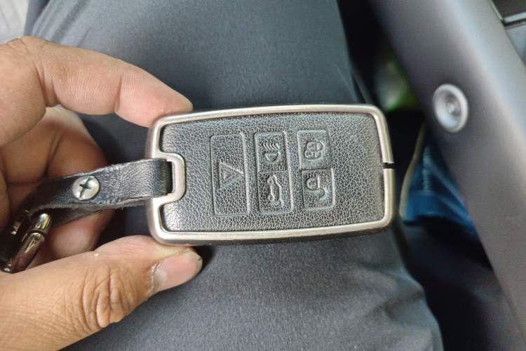Used Land Rover Defender 2022 110 P400 X Vehicle Key