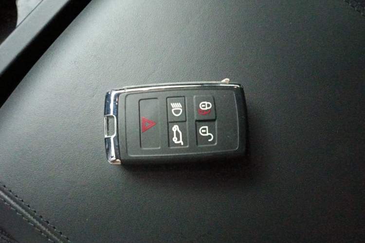 Used Land Rover Defender  Vehicle Key