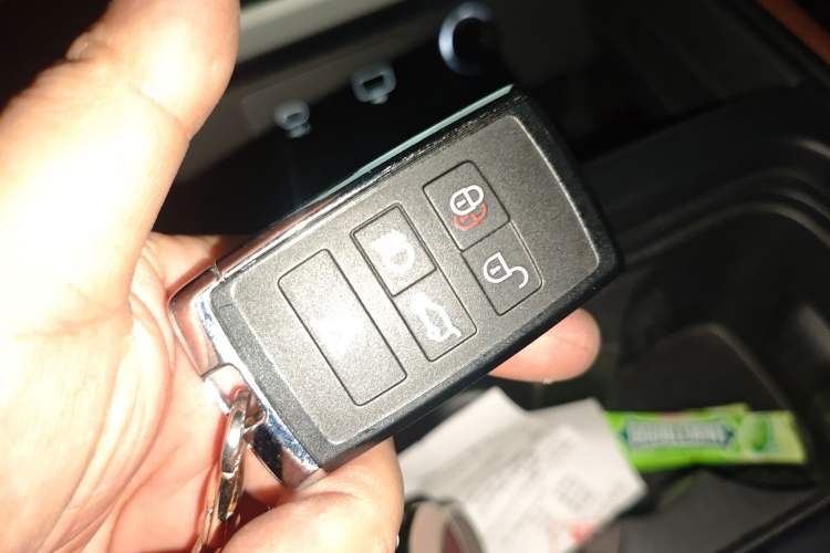 Used Land Rover Defender 2022 110 P400 Dark Edition Vehicle Key