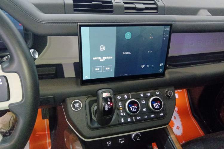 Used Land Rover Defender 2022 90 2.0T P300 X-DYNAMIC HSE Audio And AC Panel