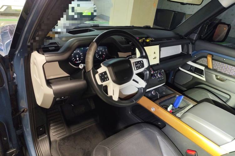 Used Land Rover Defender 2022 90 2.0T P300 X-DYNAMIC HSE Center Console